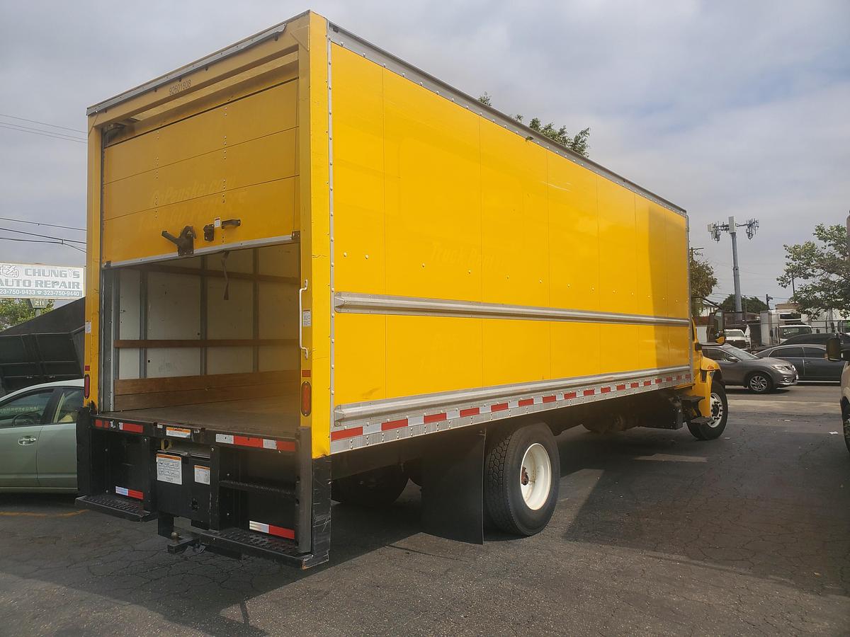 Used 2021 International MV607 with a 26' Box