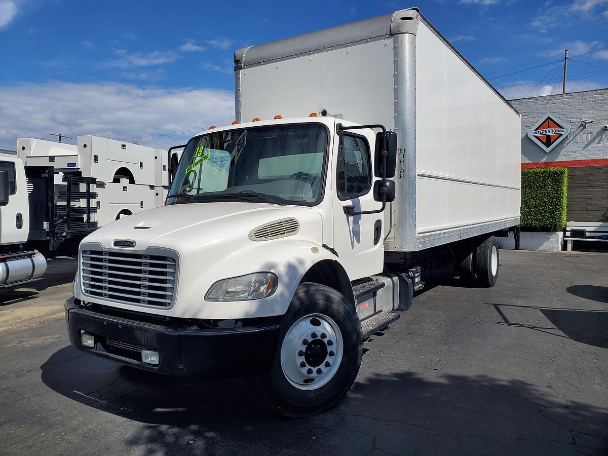 Used 2019 Freightliner M2 26' Box