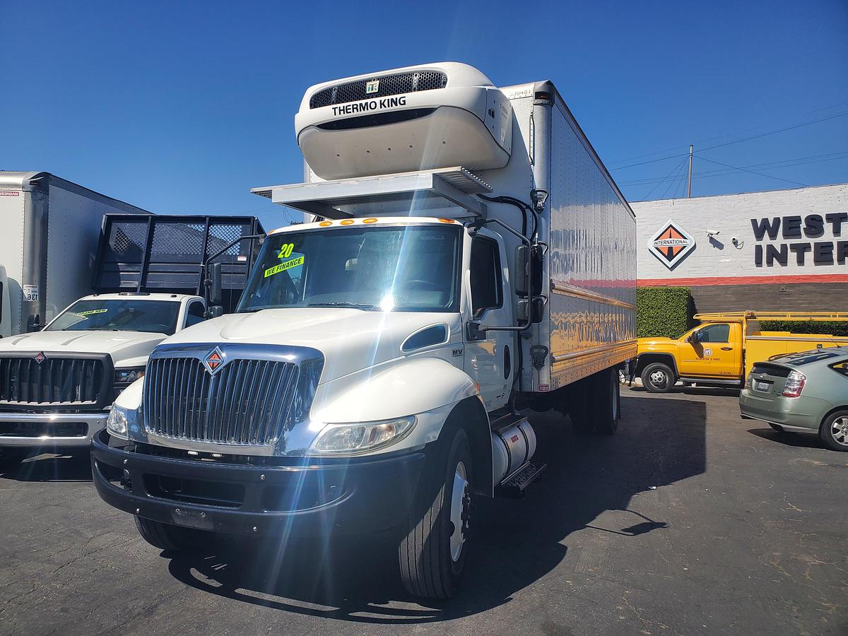 Used 2020 International MV607 26' Reefer