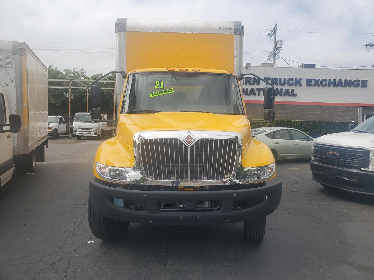 Used 2021 International MV607 with a 26' Box
