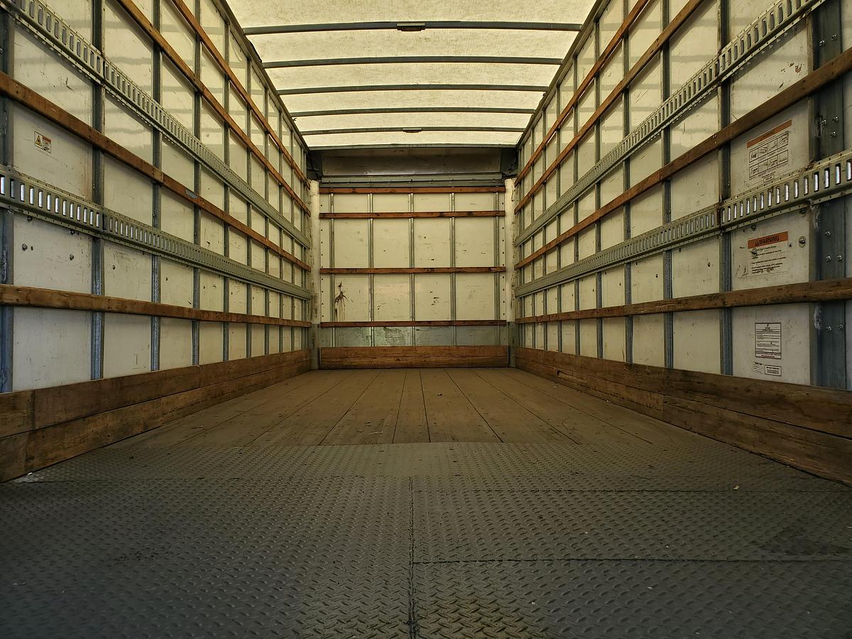 Used 2019 Freightliner M2 26' Box