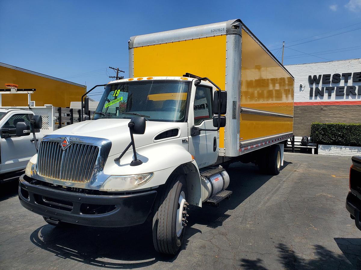 Used 2019 International 4300 26' Refrigerated Truck