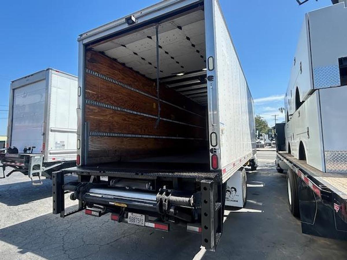 Used 2014 International 4300 26' Box
