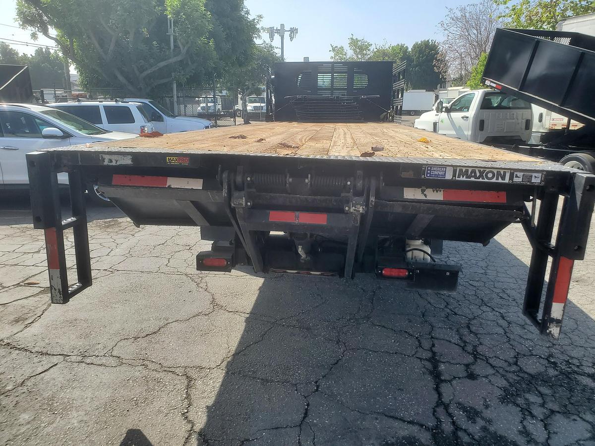 Used 2019 Freightliner M2 26' Stake bed