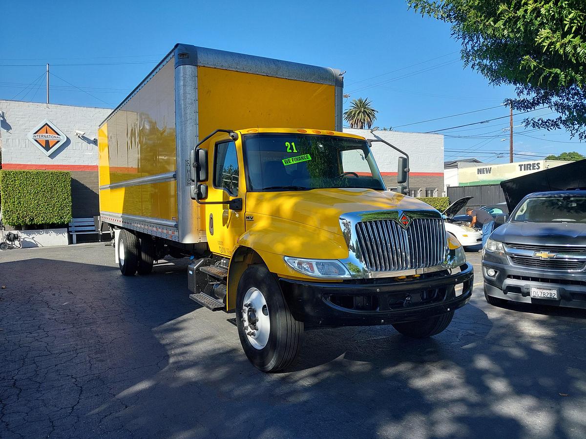 Used 2021 International MV607 26' Box Truck