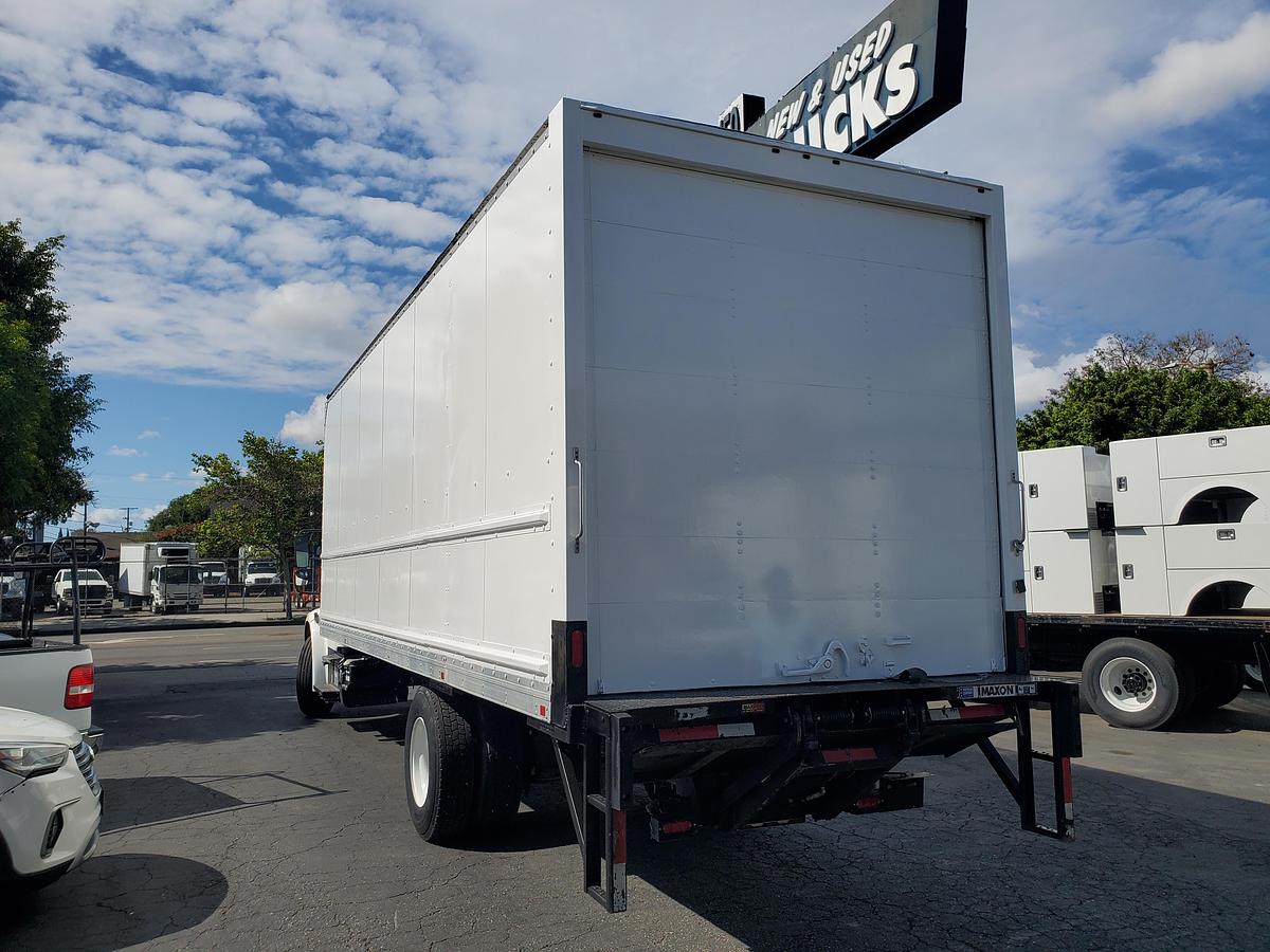 Used 2019 Freightliner M2 26' Box