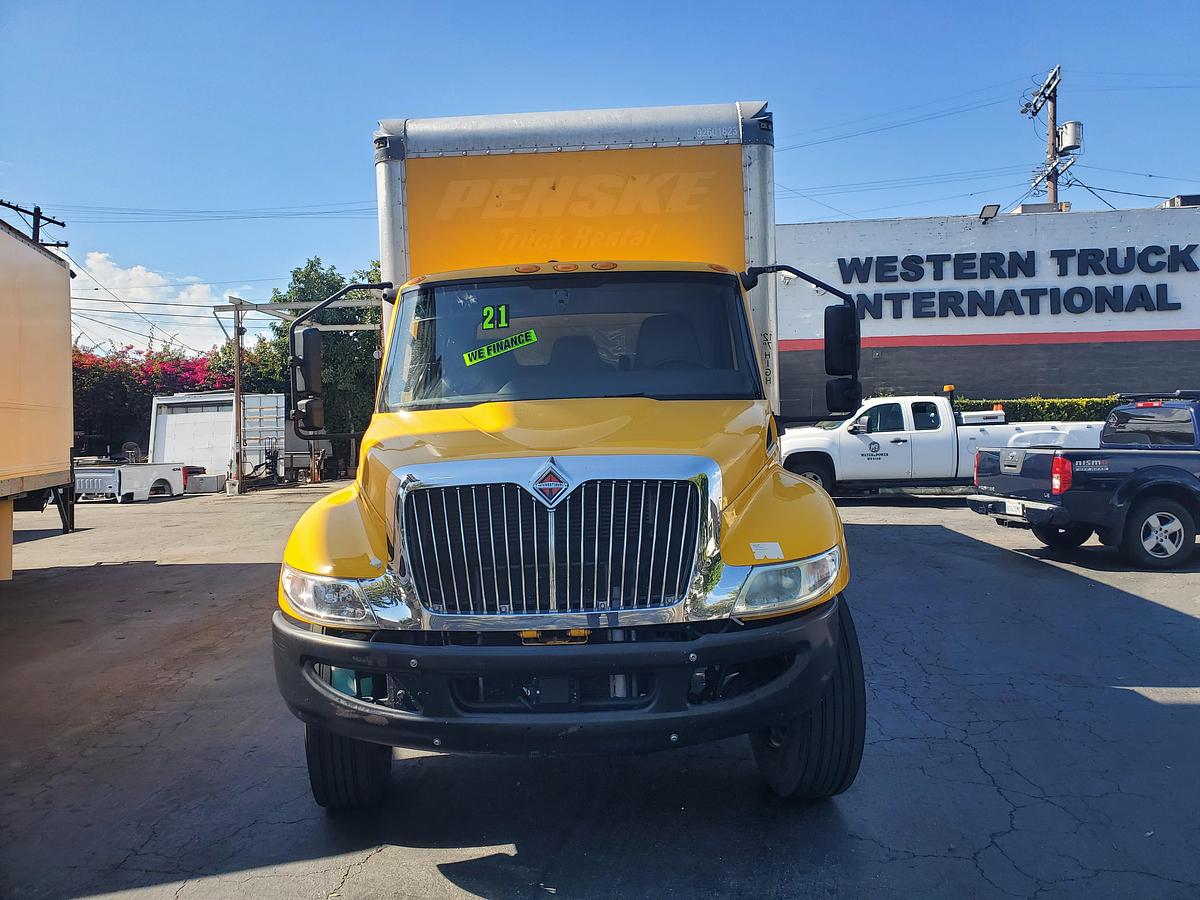 Used 2021 International MV607 with a 26' Box