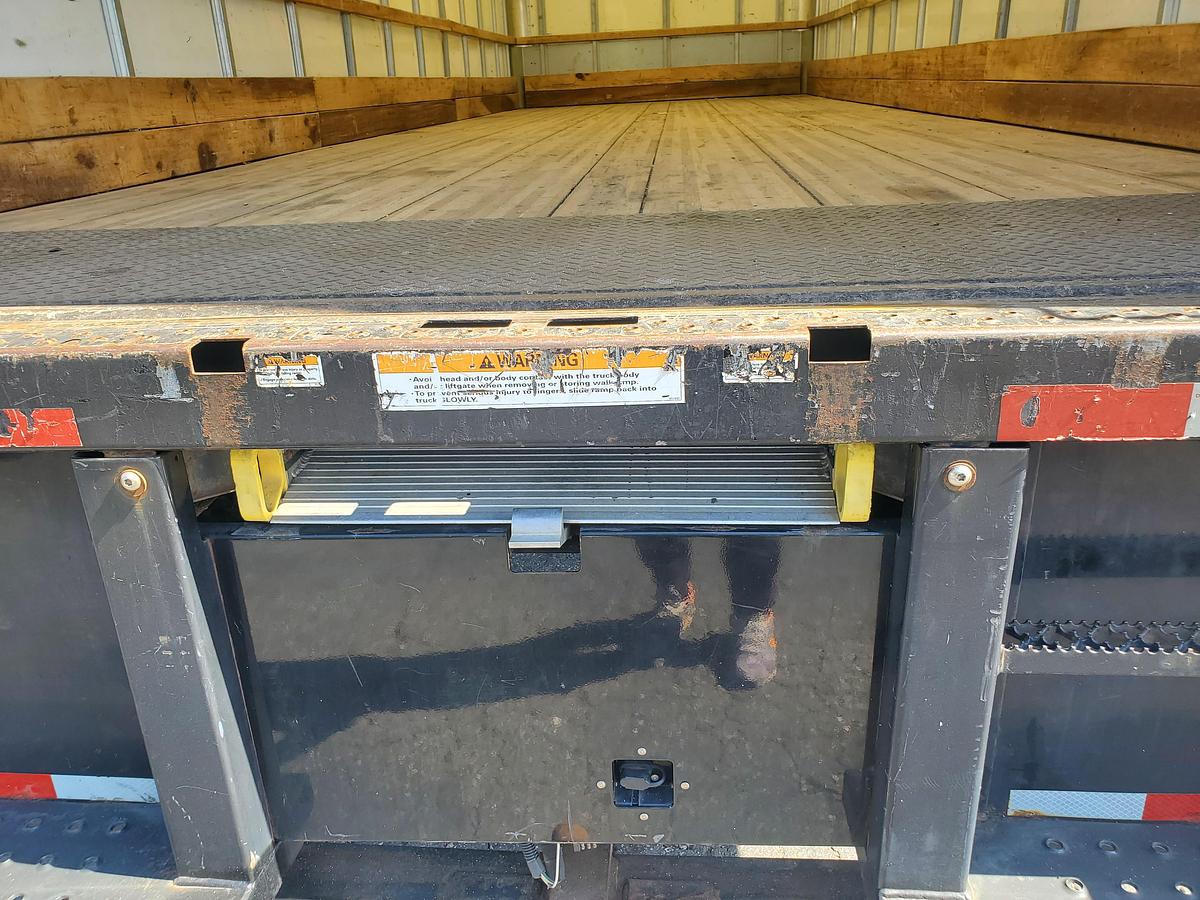 Used 2021 International MV607 with a 26' Box