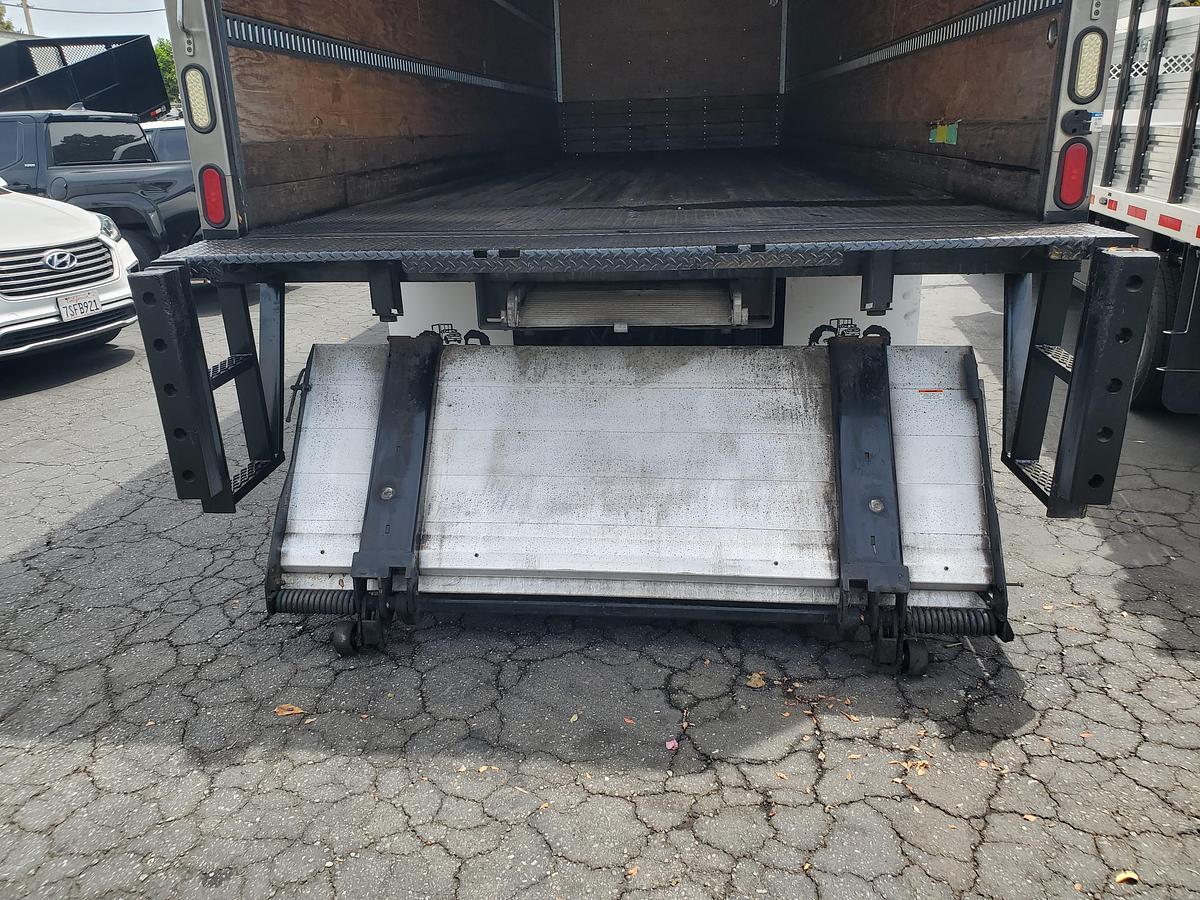 Used 2019 Freightliner M2 26' Box Truck