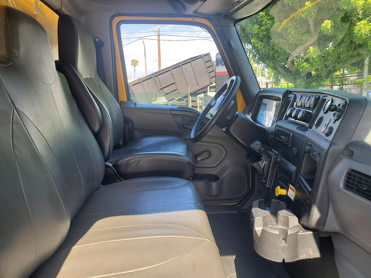 Used 2021 International MV607 with a 26' Box