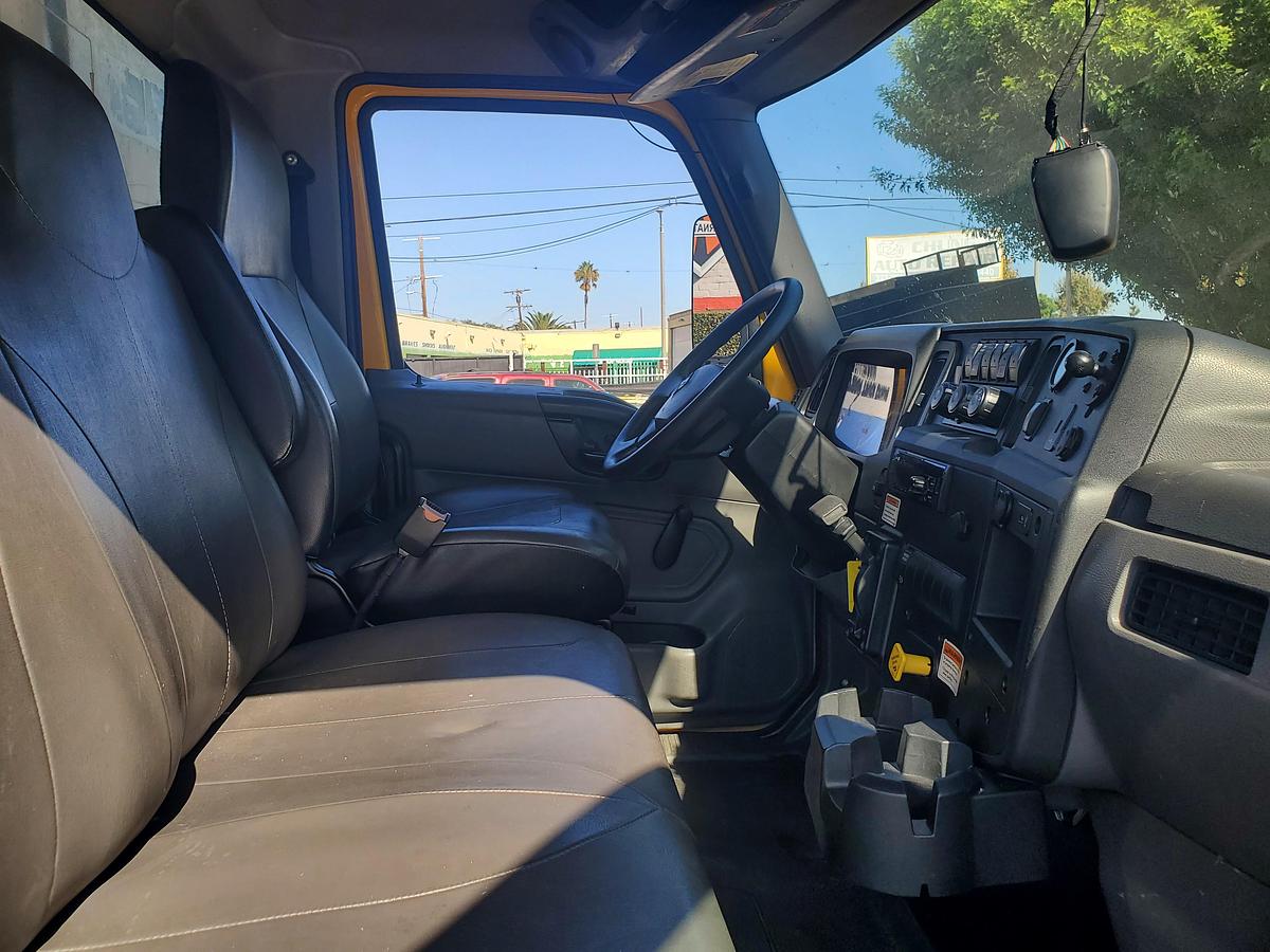 Used 2021 International MV607 26' Box Truck