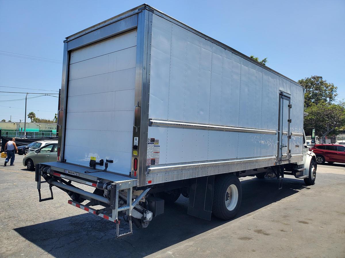 Used 2020 Freightliner M2 26 FT Reefer