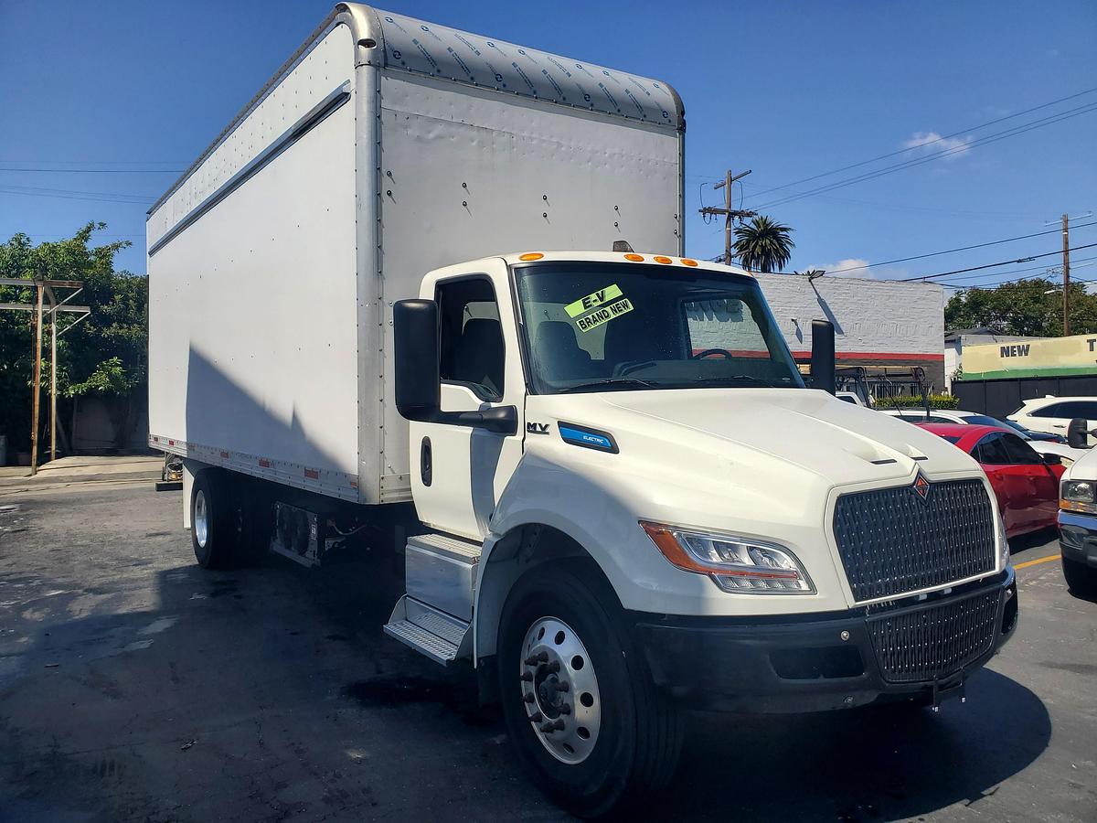 2023 International® eMV™ Series 26' Box Truck For Lease