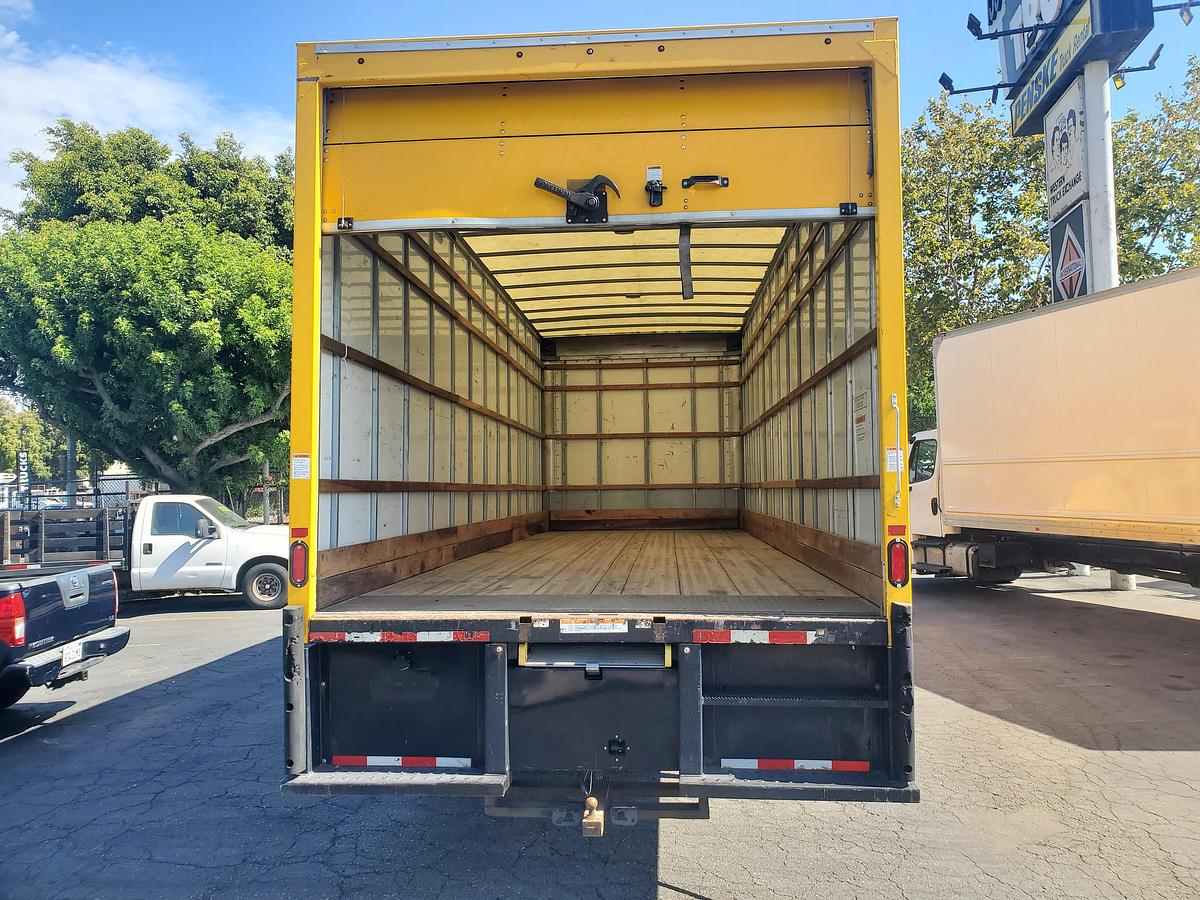 Used 2021 International MV607 with a 26' Box