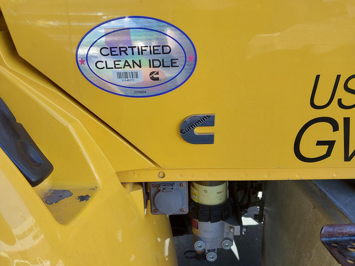 Used 2021 International MV607 26' Box Truck