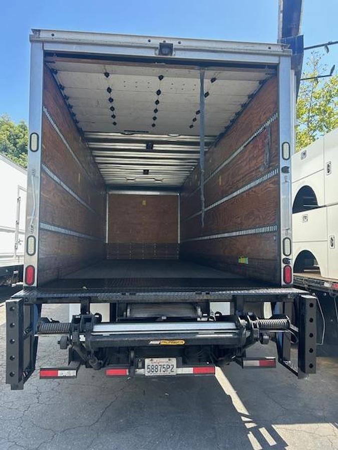 Used 2014 International 4300 26' Box