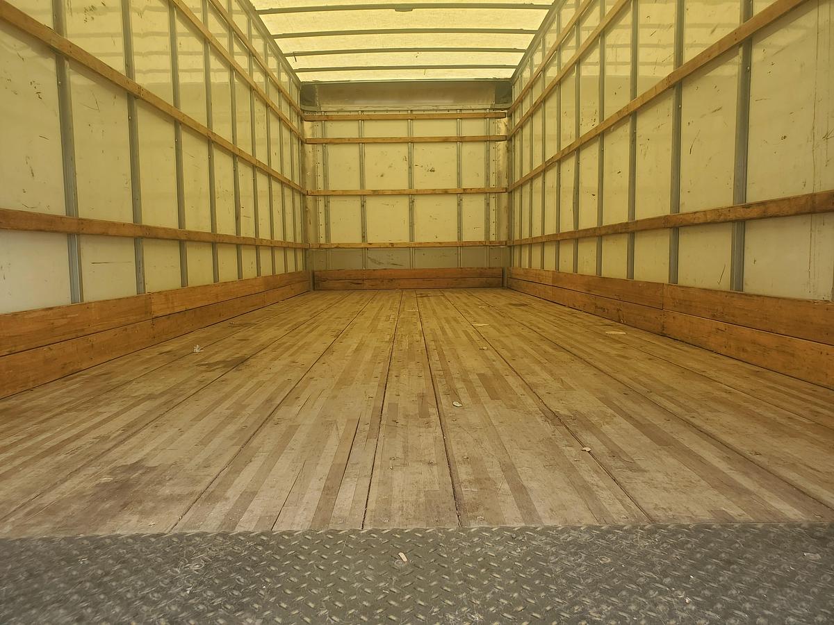Used 2021 International MV607 with a 26' Box