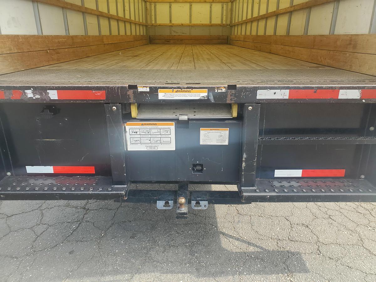 Used 2021 International MV607 with a 26' Box
