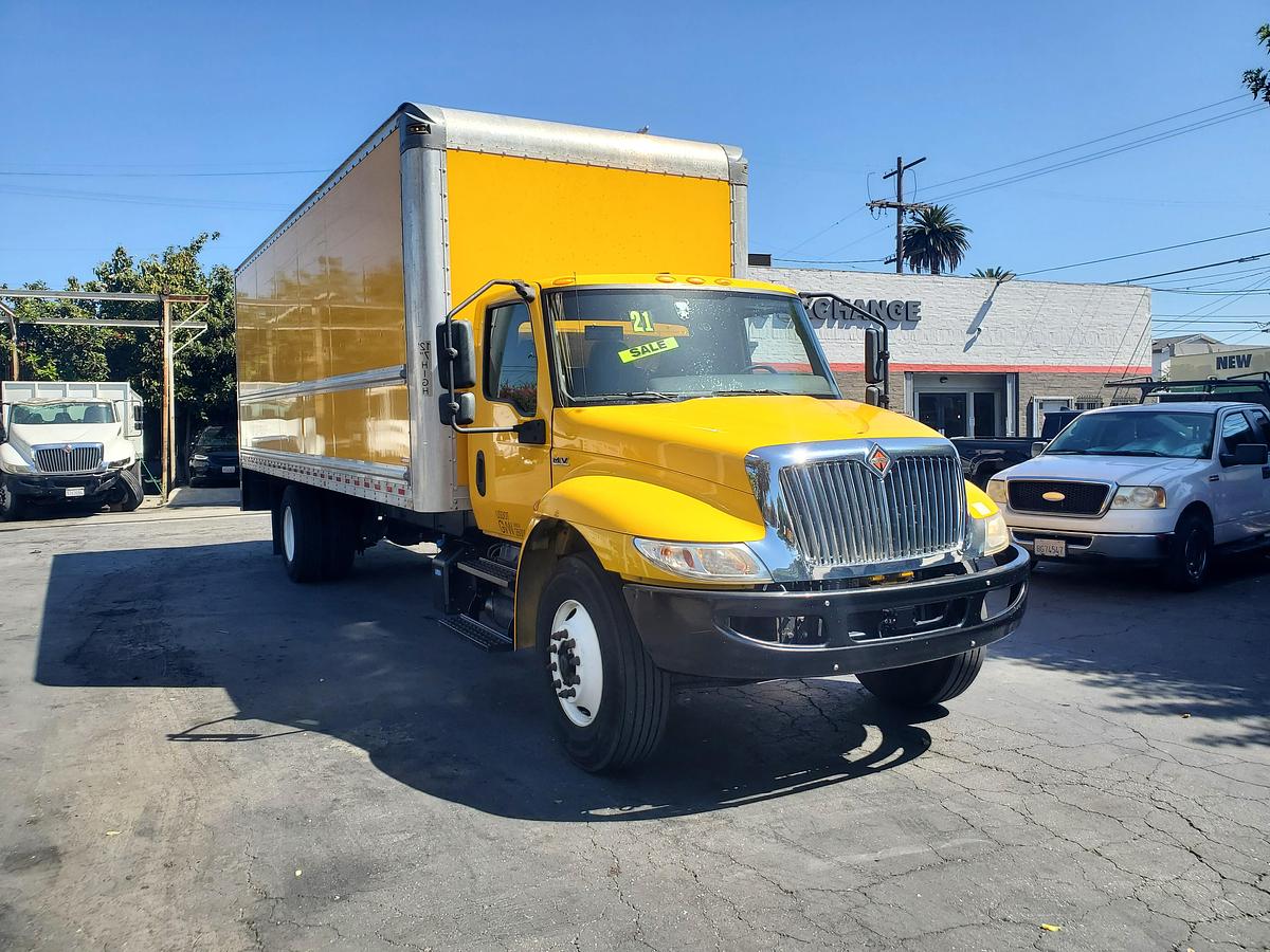 Used 2021 International MV607 26' Box Truck