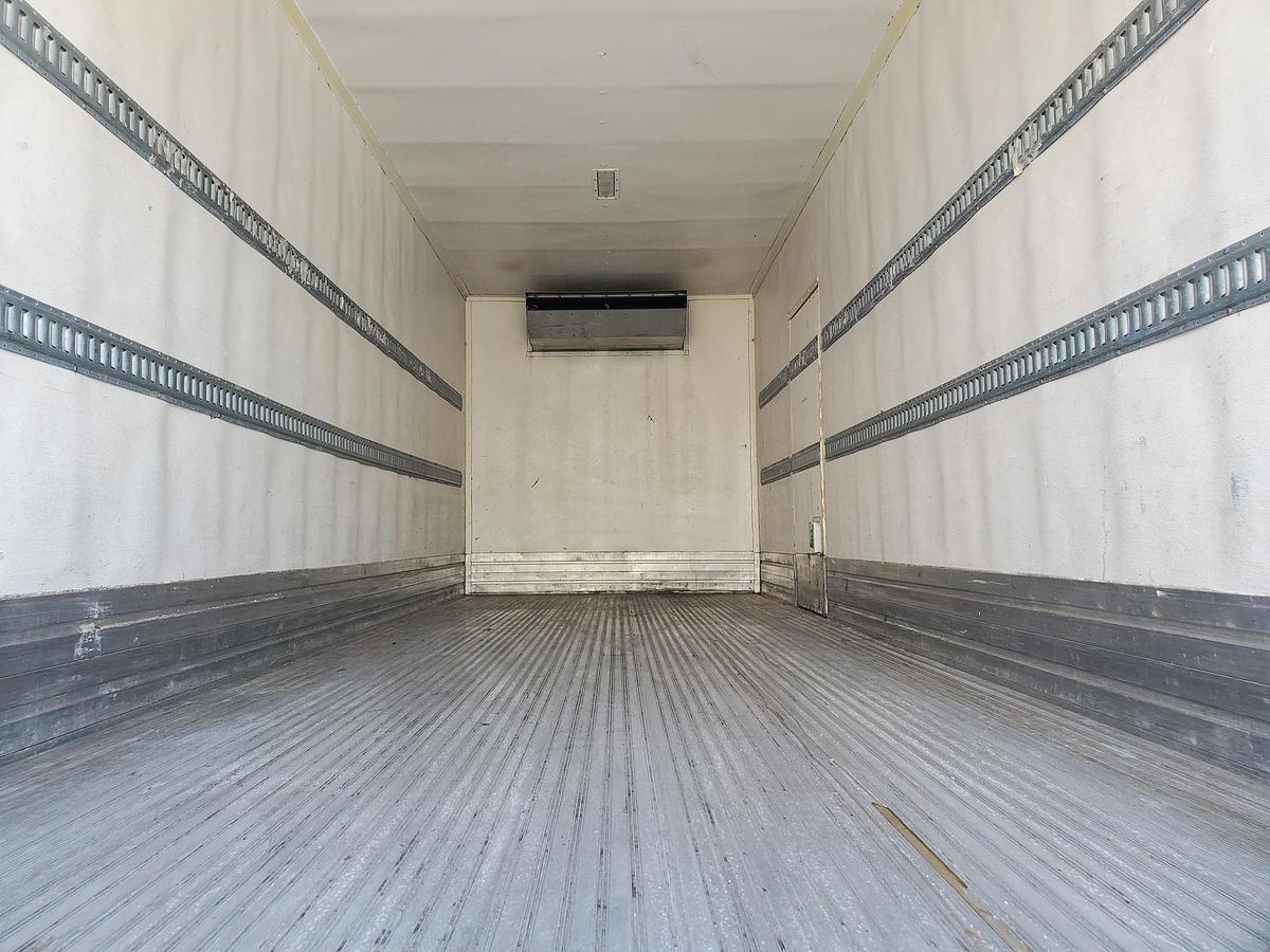 Used 2020 Freightliner M2 26 Foot Refrigerated Truck