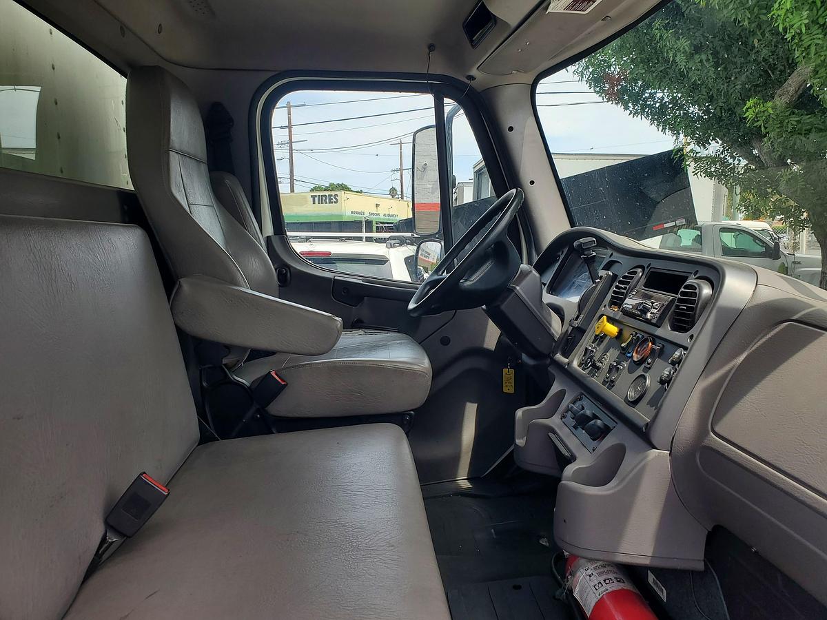 Used 2019 Freightliner M2 26' Box Truck