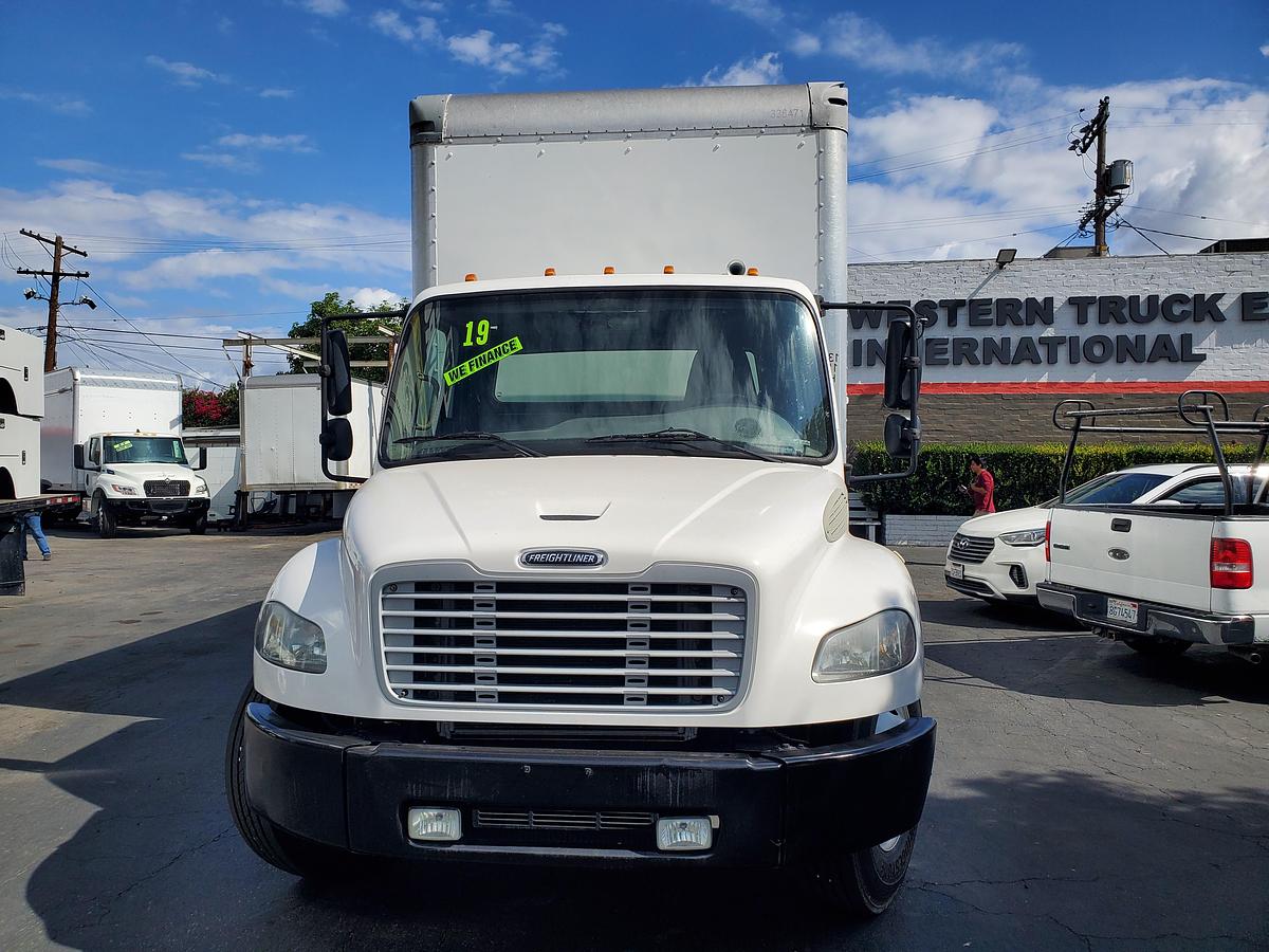 Used 2019 Freightliner M2 26' Box