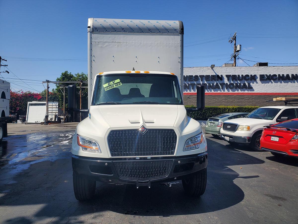 2023 International® eMV™ Series 26' Box Truck For Lease