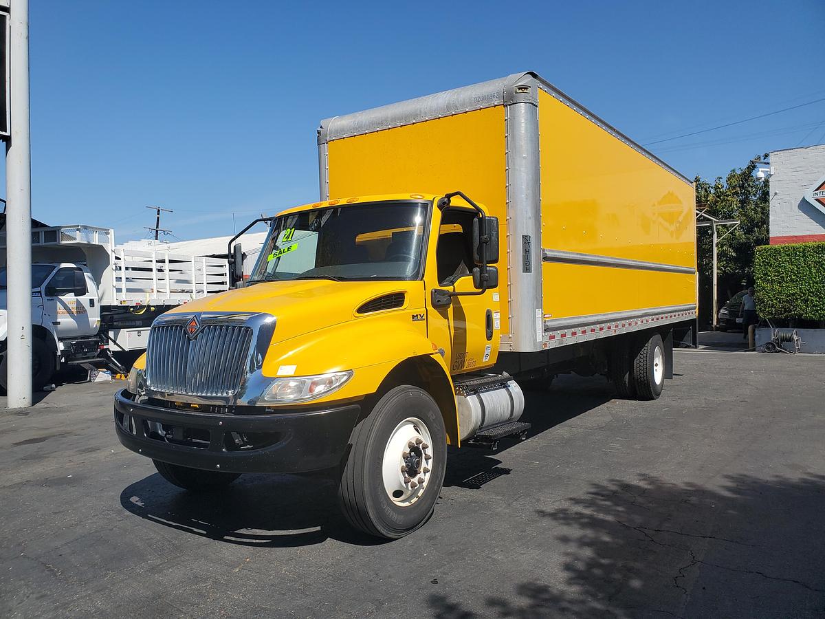 Used 2021 International MV607 26' Box Truck