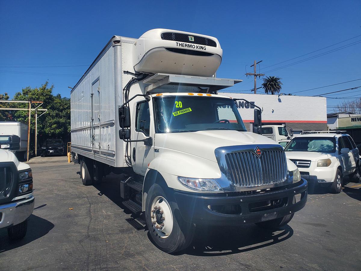 Used 2020 International MV607 26' Reefer