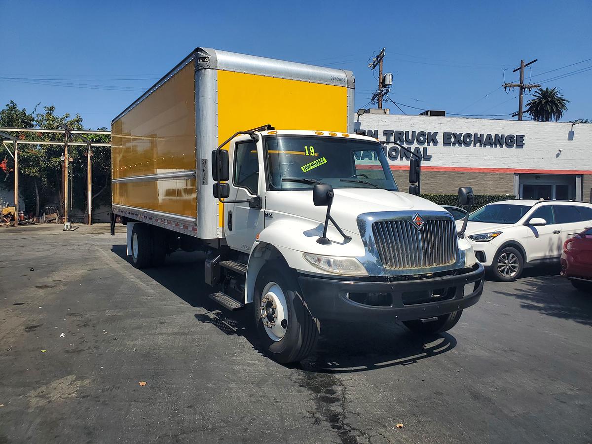 Used 2019 International 4300 26' Box Truck