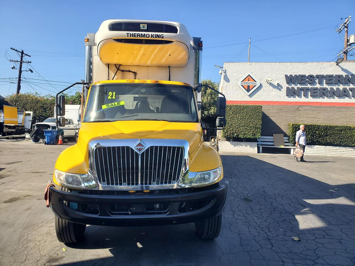 Used 2021 International MV607 26' Box Truck