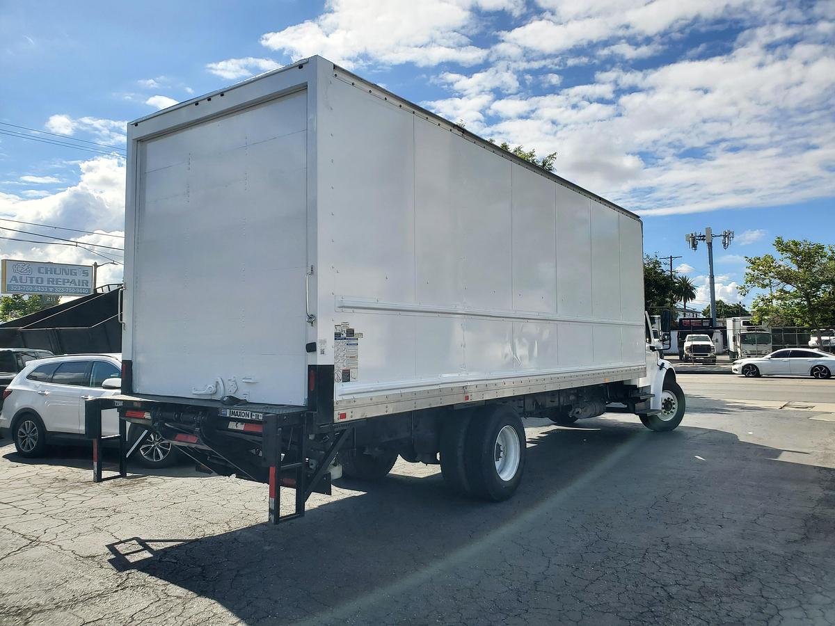 Used 2019 Freightliner M2 26' Box