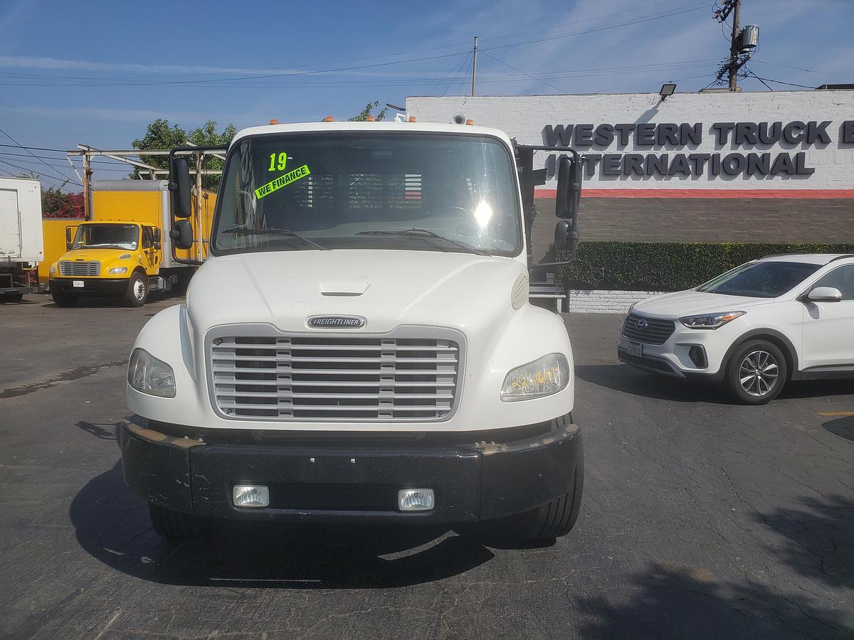 Used 2019 Freightliner M2 26' Stake bed