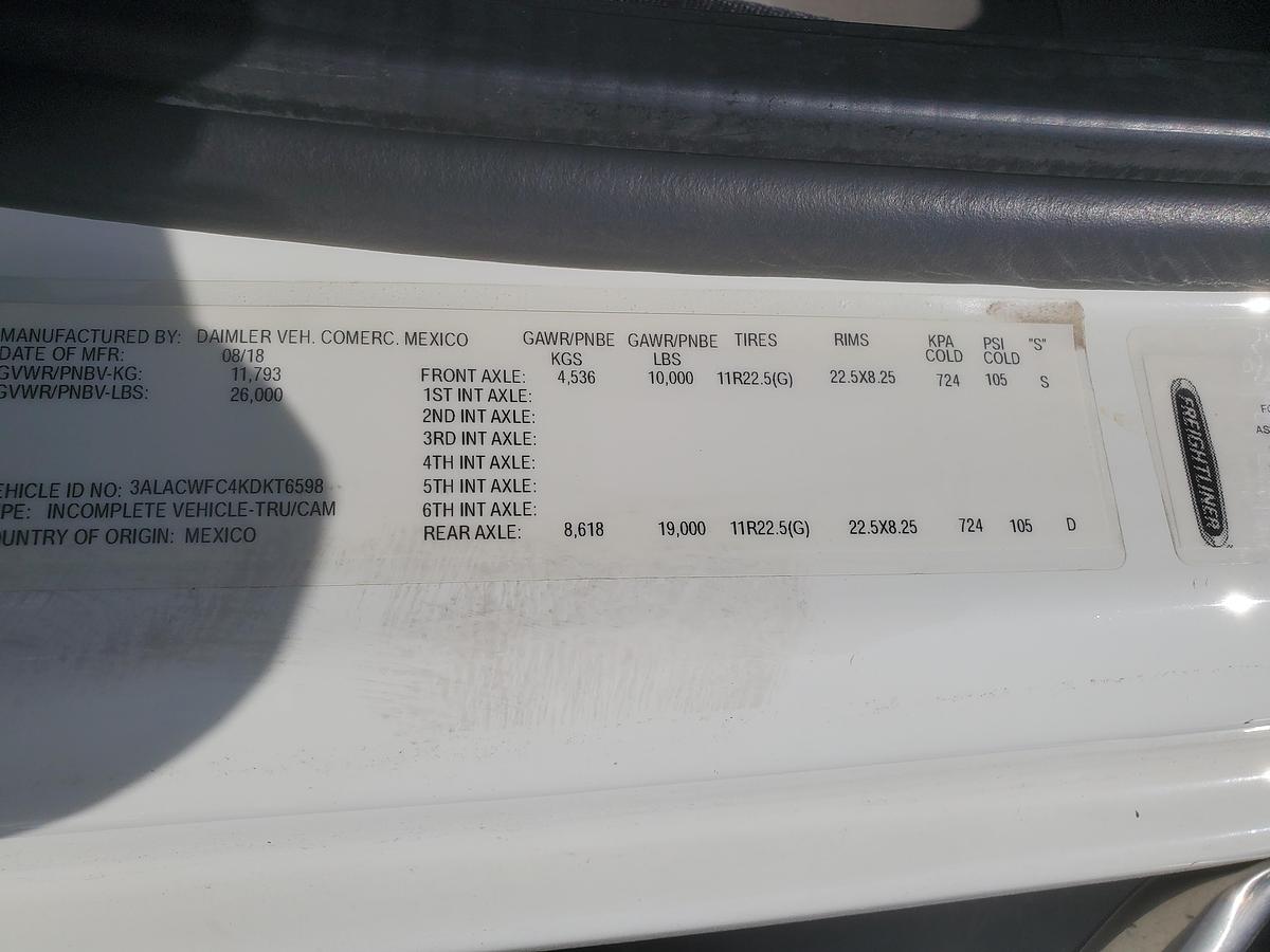 Used 2019 Freightliner M2 26' Stake bed