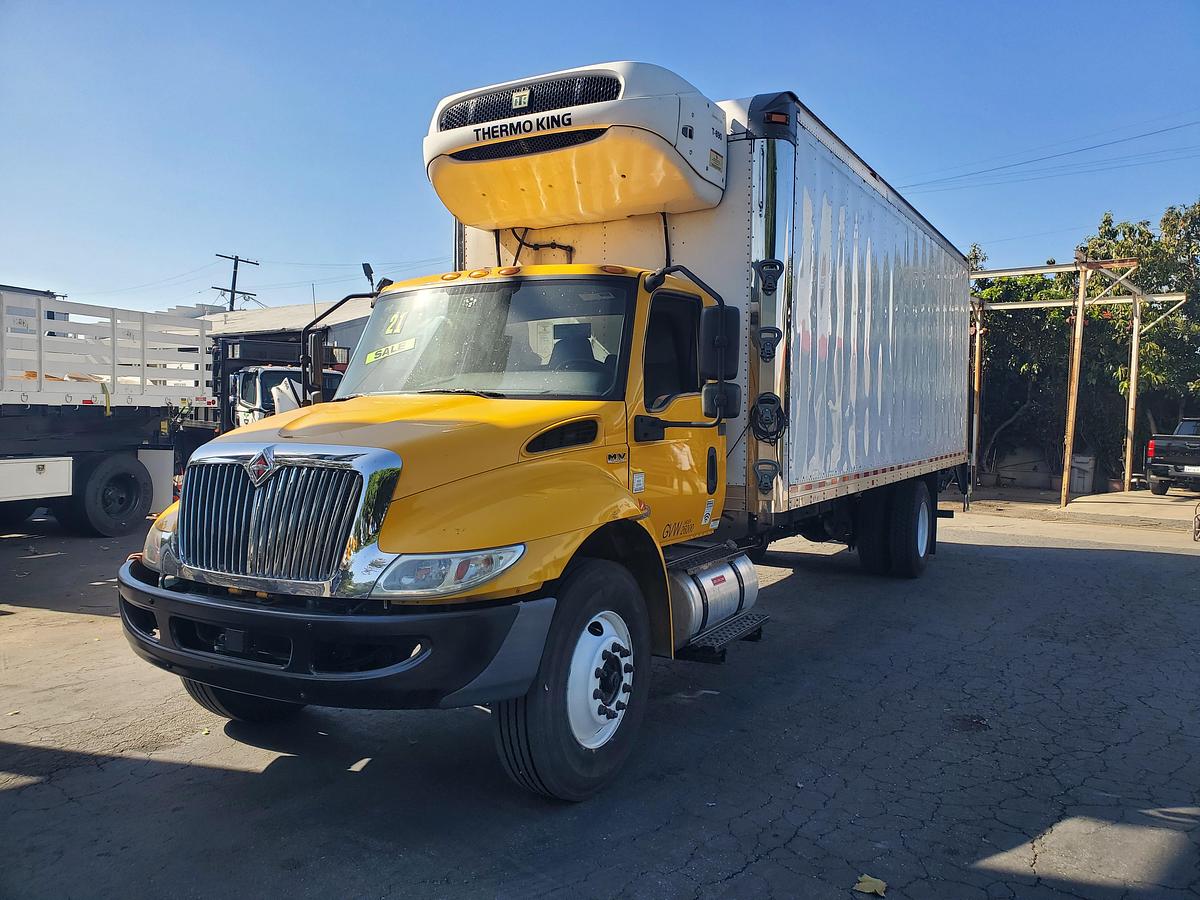Used 2021 International MV607 26' Box Truck