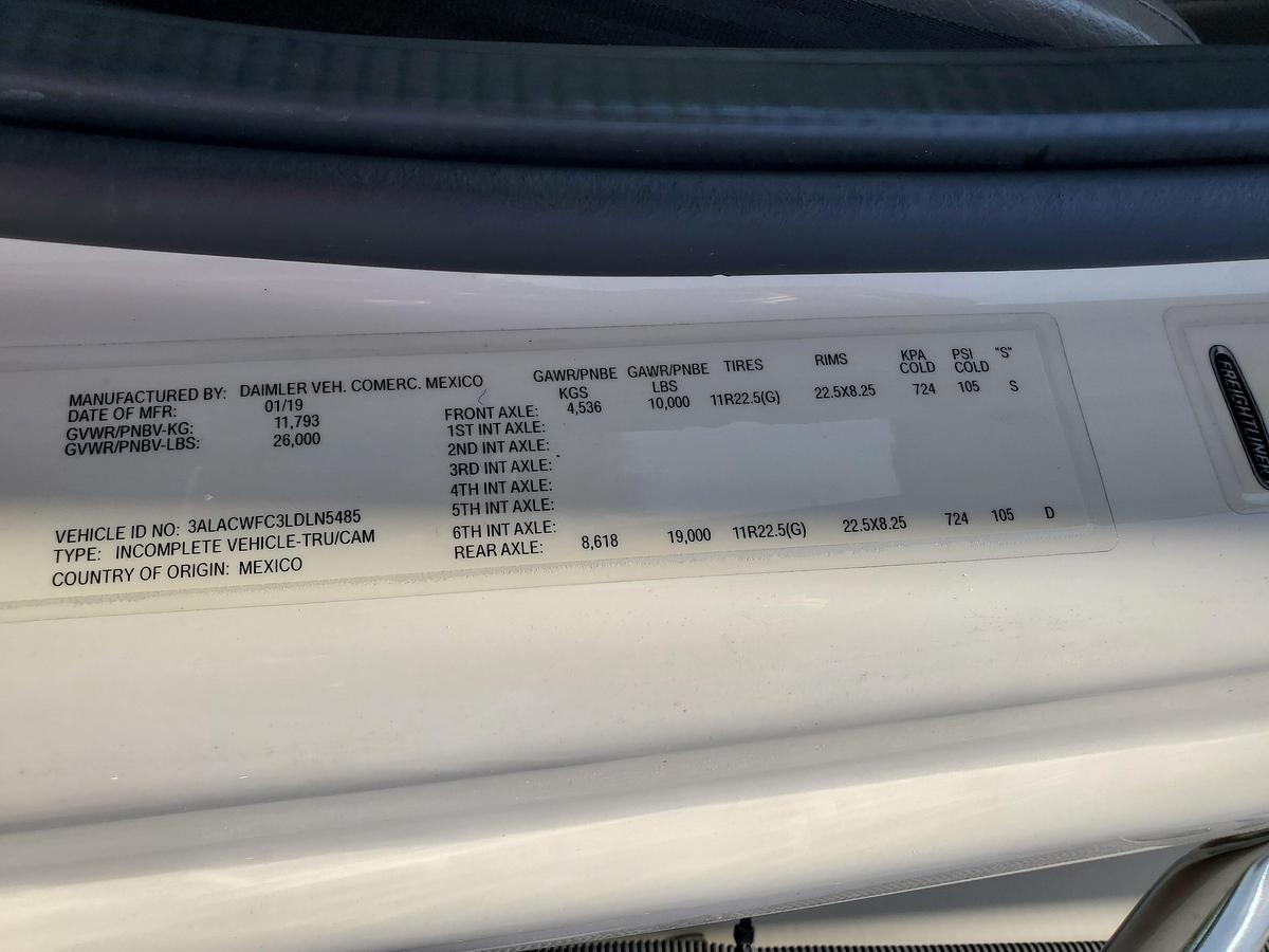 Used 2020 Freightliner M2 26 FT Reefer