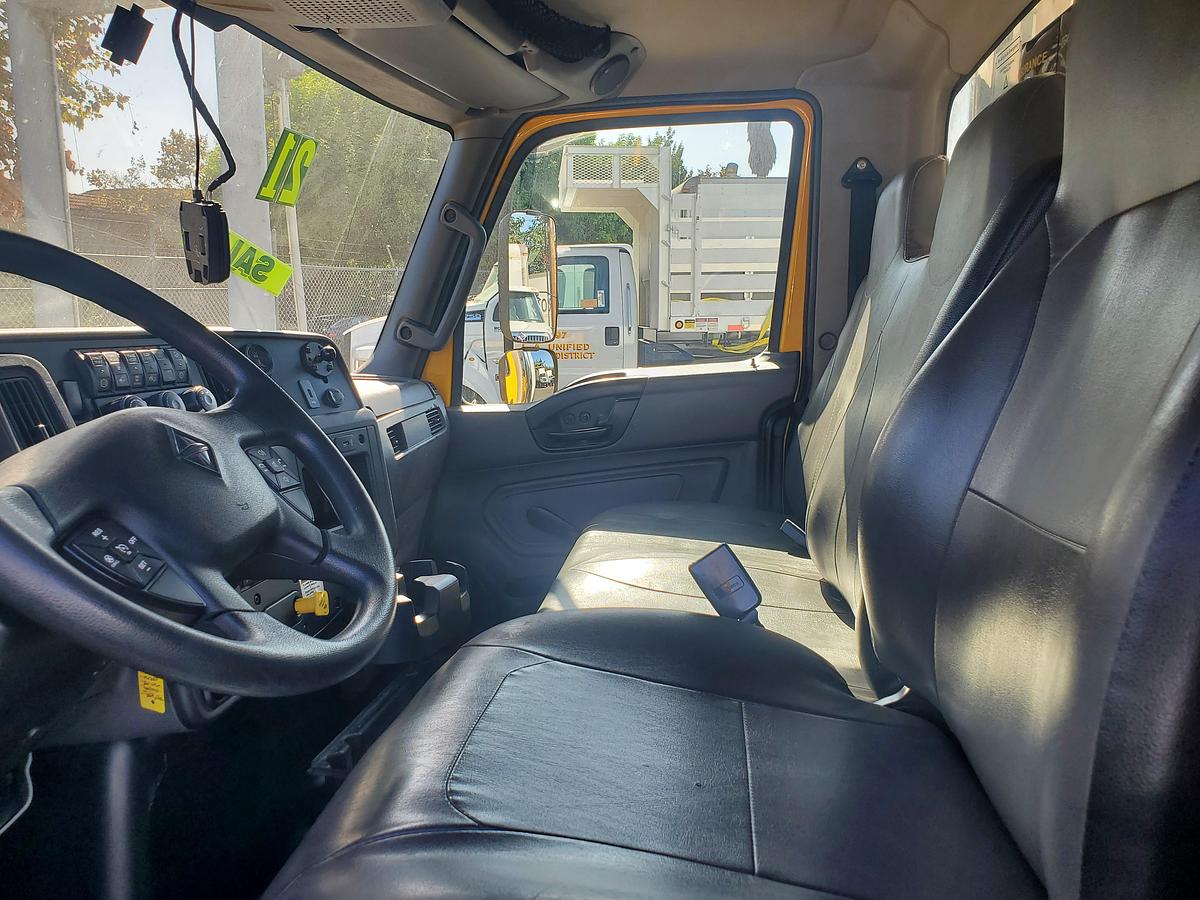 Used 2021 International MV607 26' Box Truck
