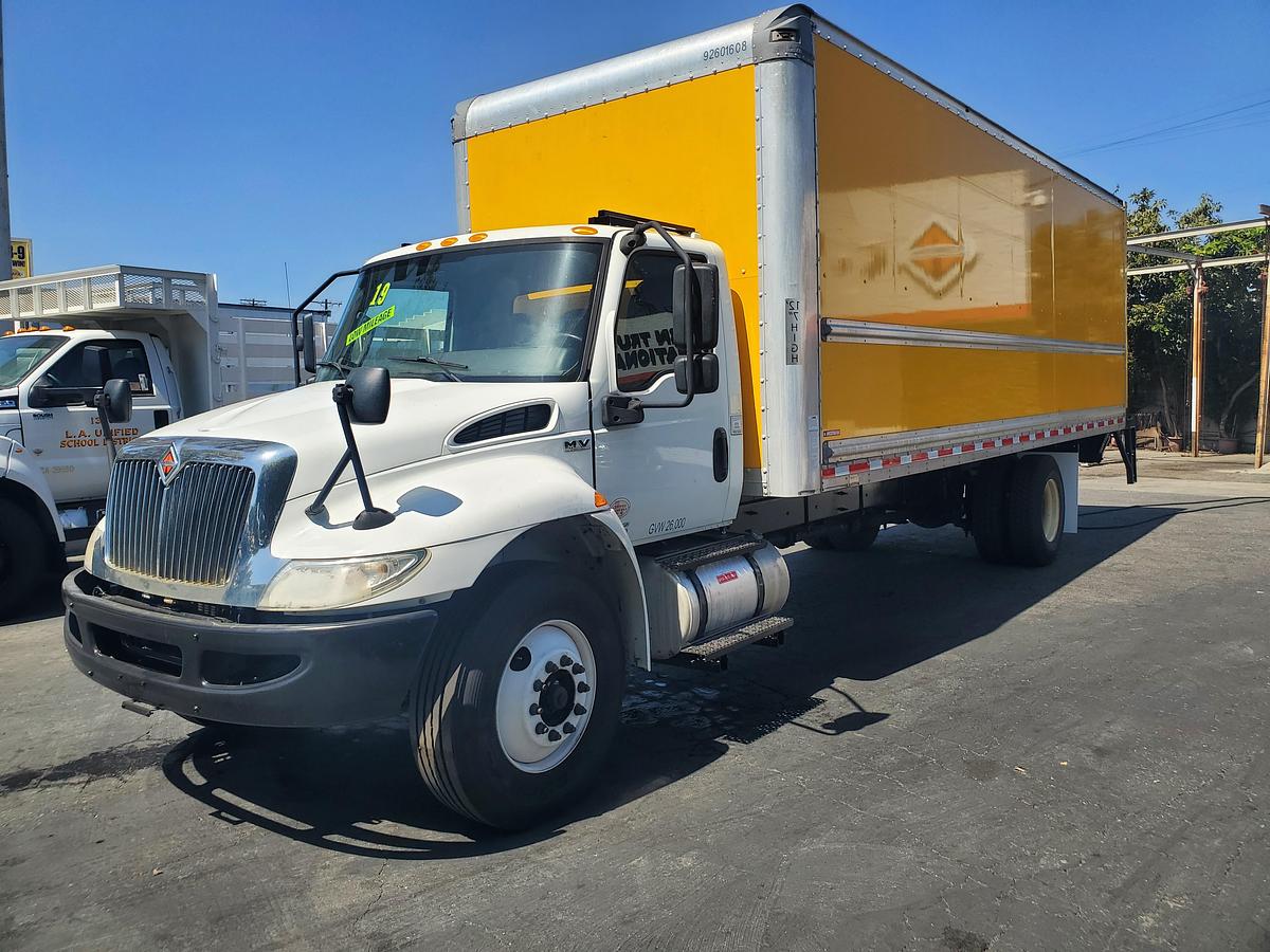 Used 2019 International 4300 26' Box Truck