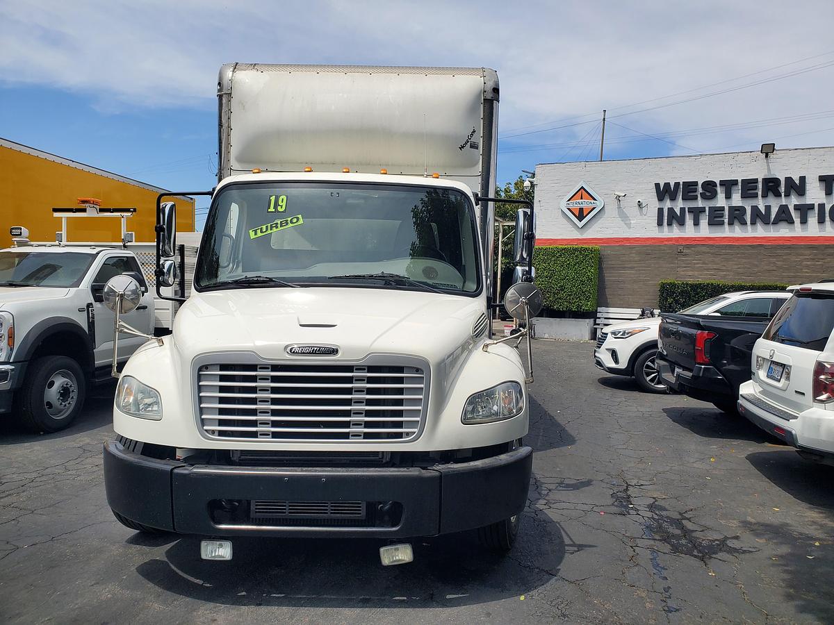 Used 2019 Freightliner M2 26' Box Truck