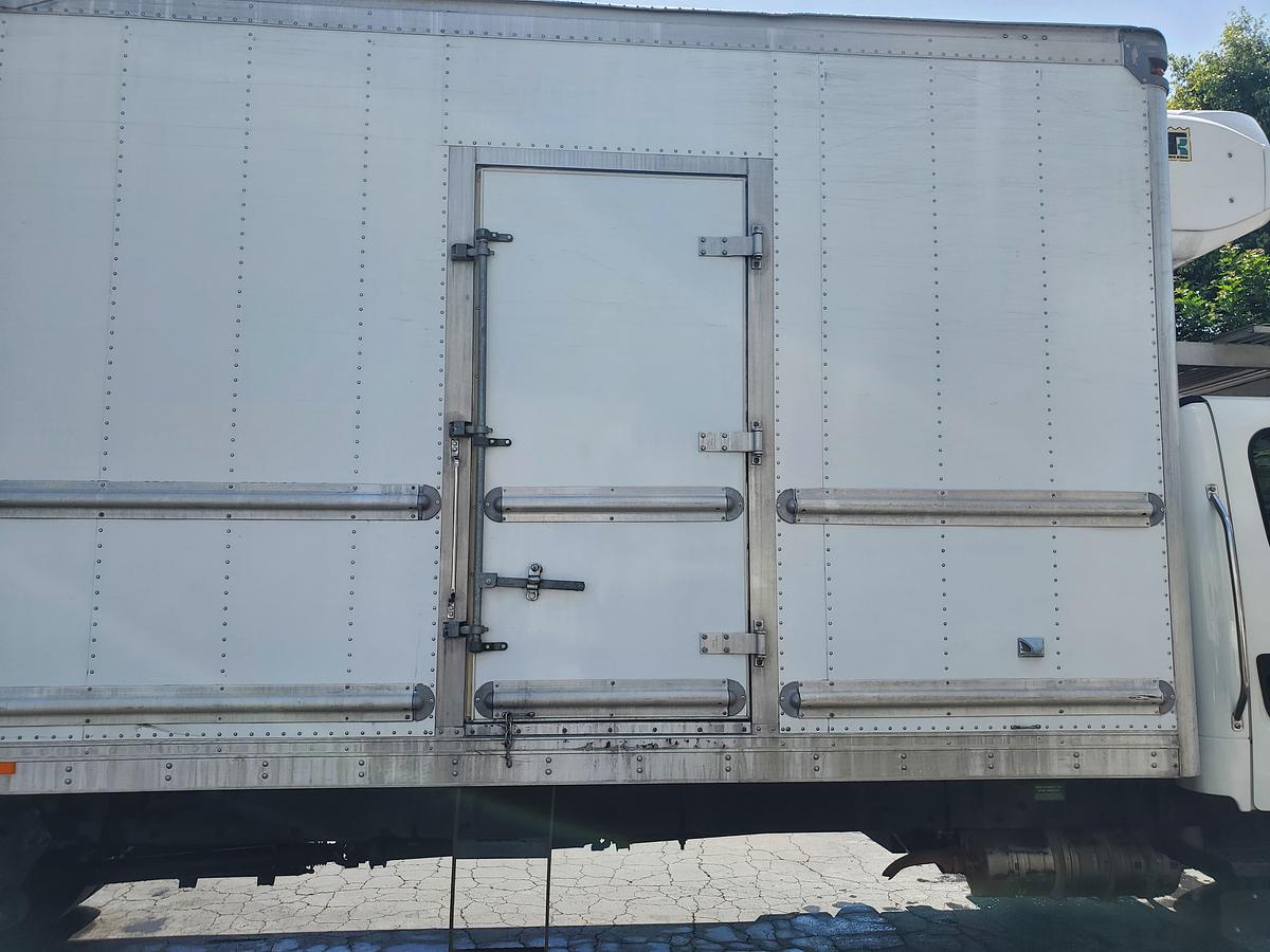 Used 2020 Freightliner M2 26 Foot Refrigerated Truck