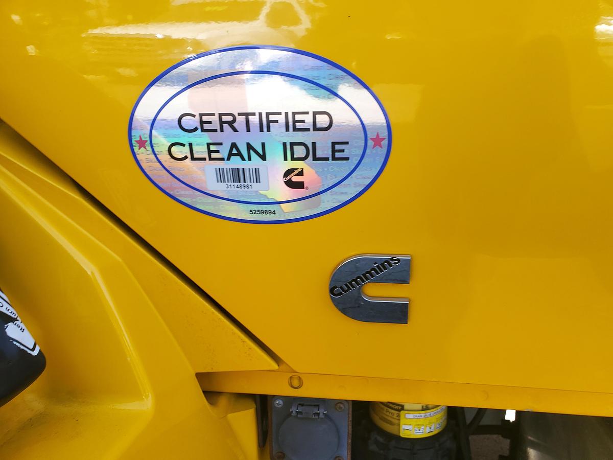 Used 2021 International MV607 with a 26' Box