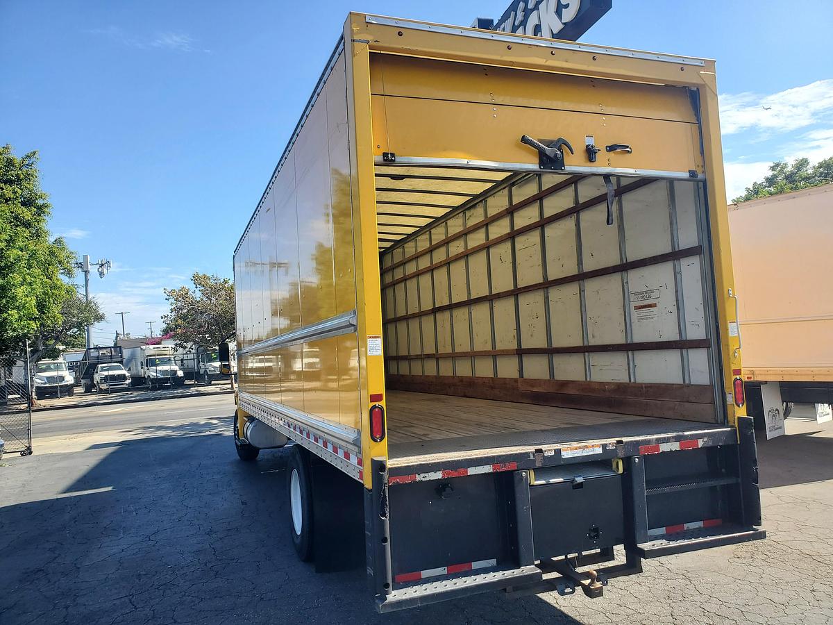 Used 2021 International MV607 with a 26' Box