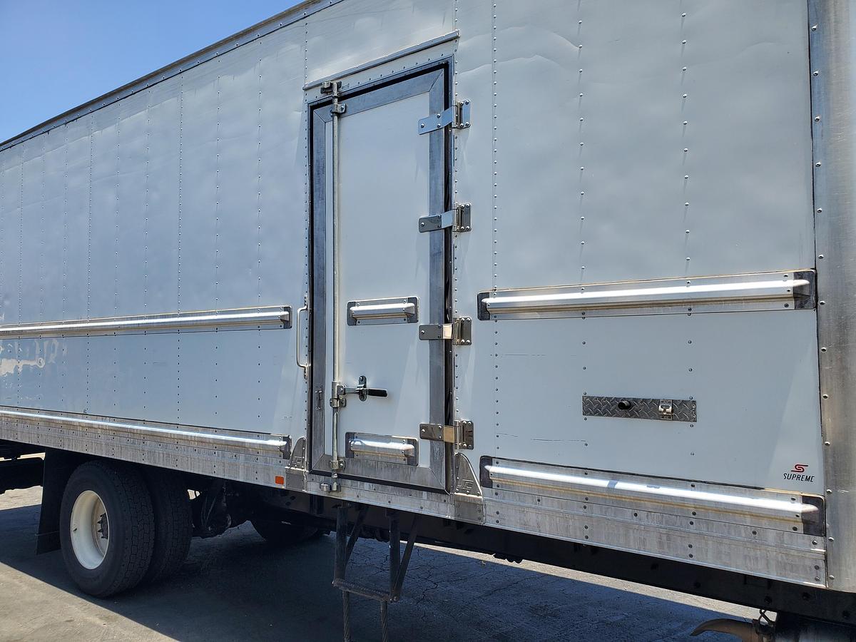 Used 2020 Freightliner M2 26 FT Reefer