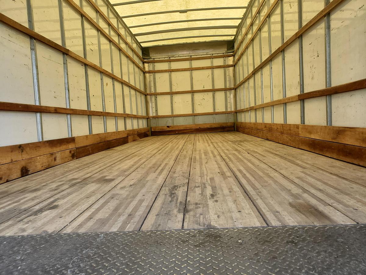 Used 2021 International MV607 with a 26' Box