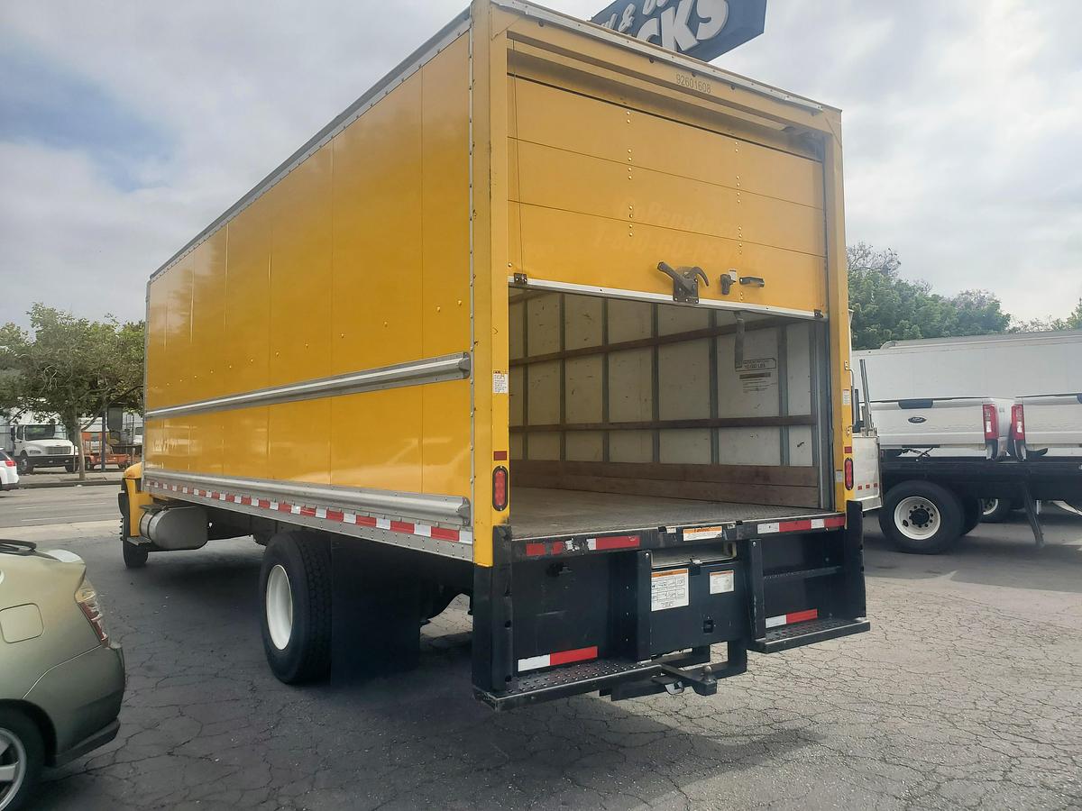 Used 2021 International MV607 with a 26' Box