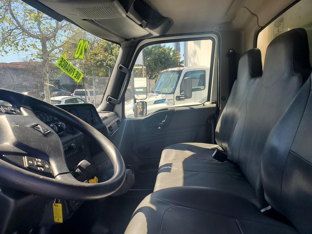 Used 2020 International MV607 26' Reefer