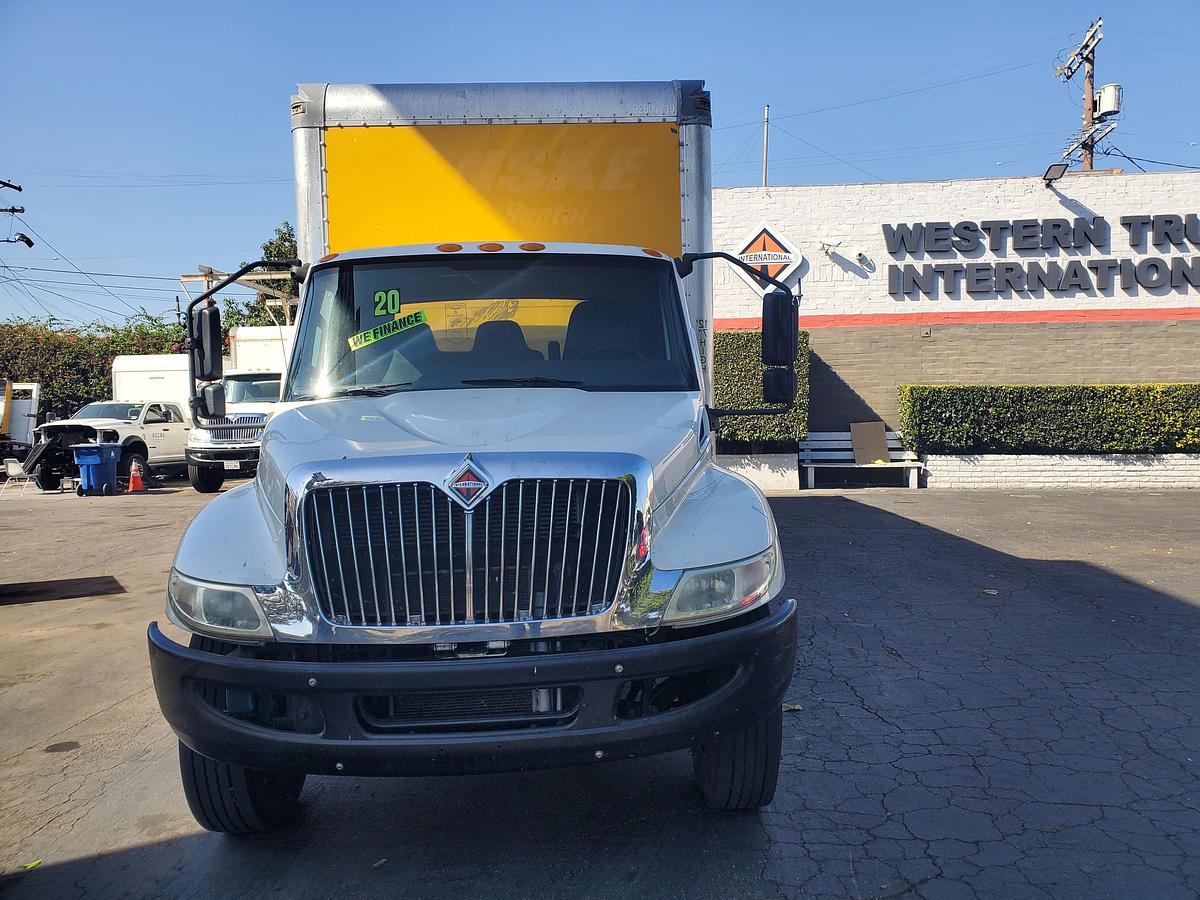 Used 2020 International MV607 26' Flatbed