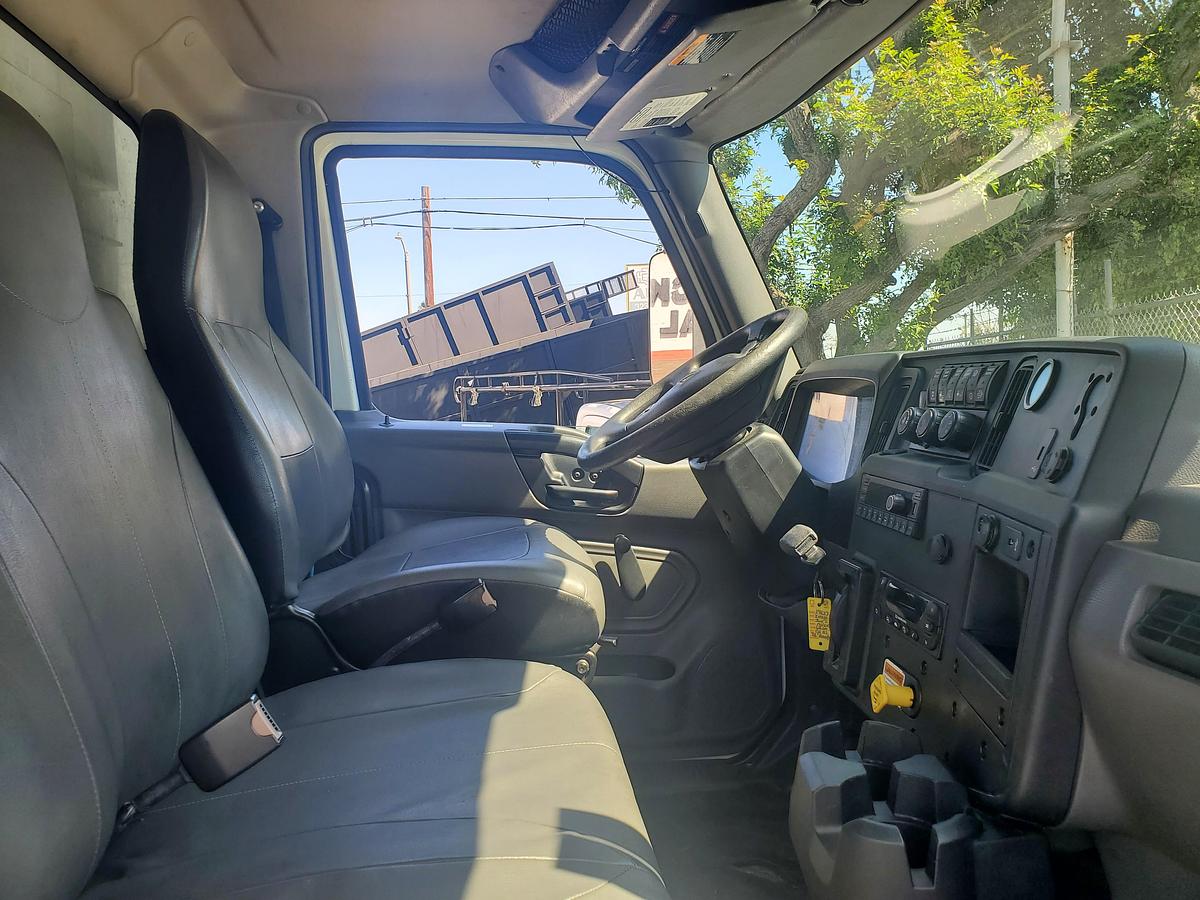 Used 2020 International MV607 26' Reefer