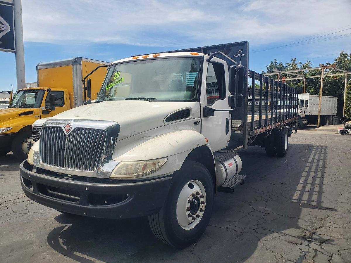 Used 2020 International MV607 26' Flatbed