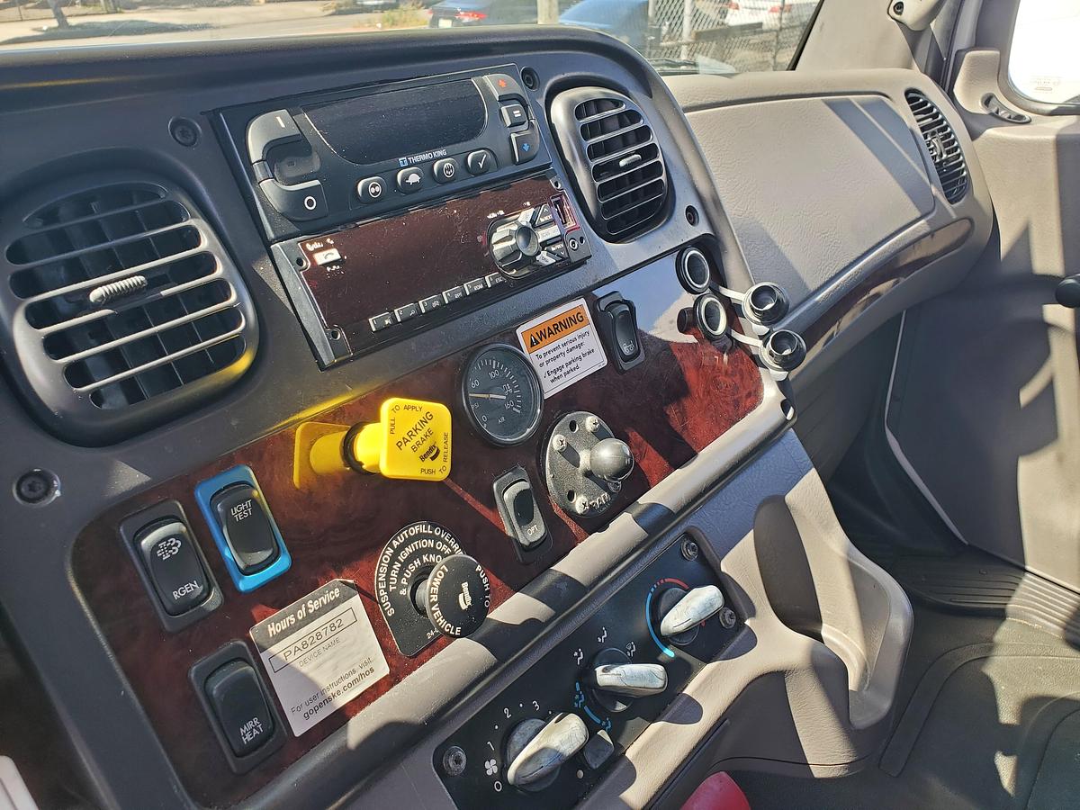 Used 2020 Freightliner M2 26 Foot Refrigerated Truck